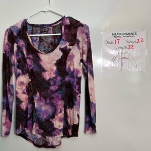 Simply Vera top with long sleeves,  scoop neck,  Size Small. Purple & pink print